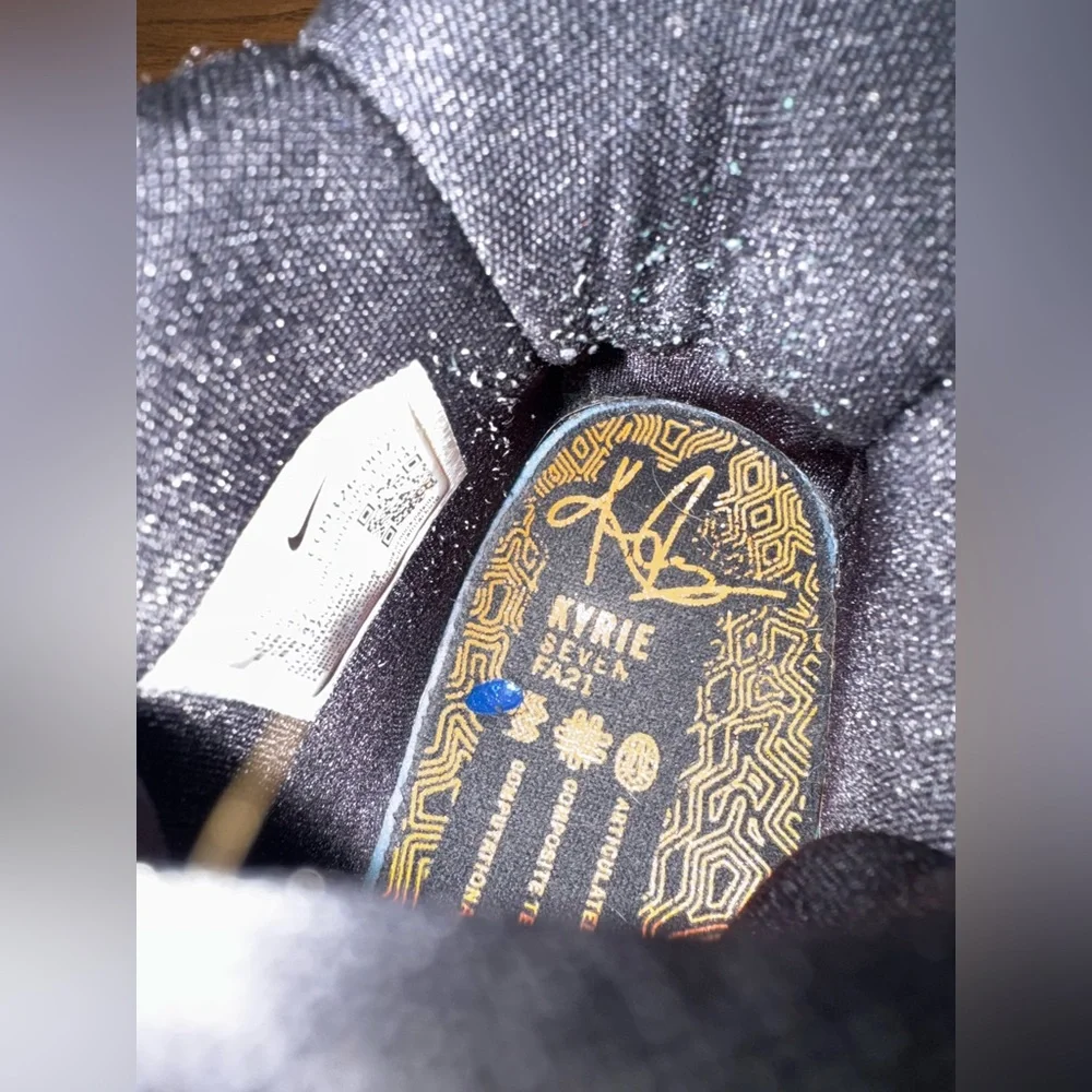 Nike Kyrie Men’s Basketball Shoes - Picture 2 of 10